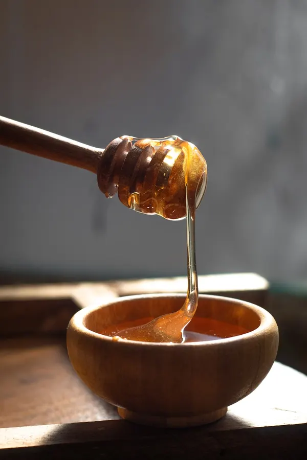 Honey and milk pedicure soak with organic honey at Amazing Nail Spa